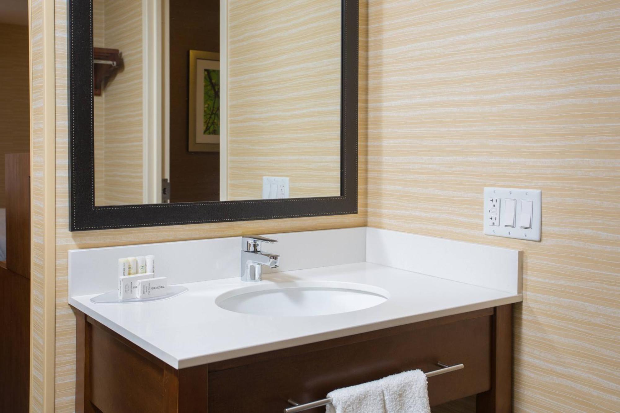Fairfield Inn Manchester - Boston Regional Airport Exterior foto